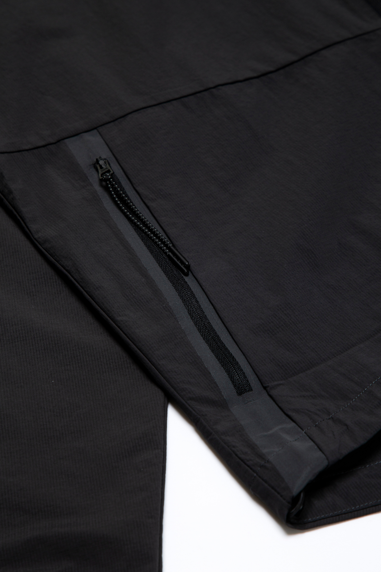 06 / Windbreaker