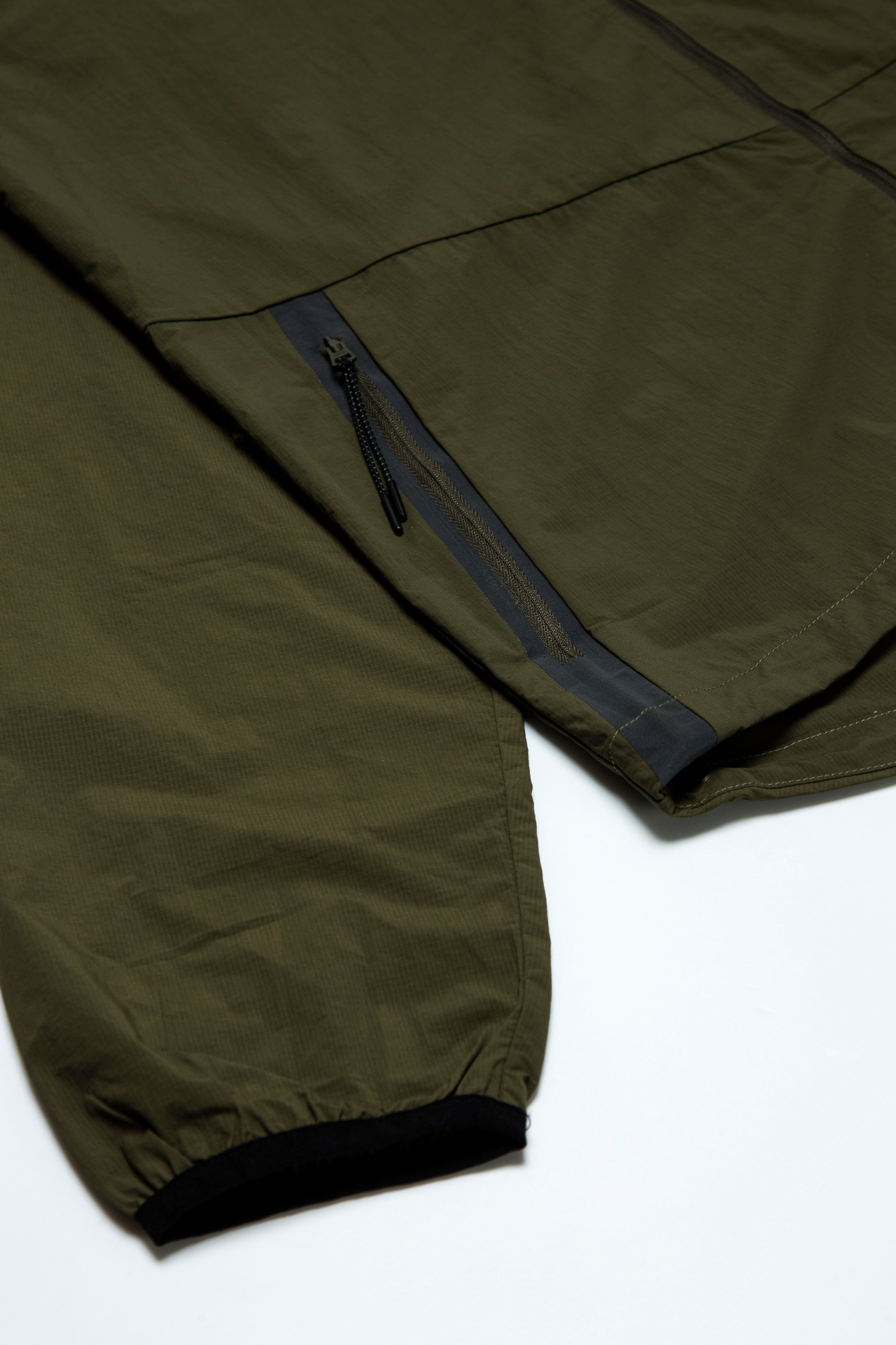 06 / Windbreaker