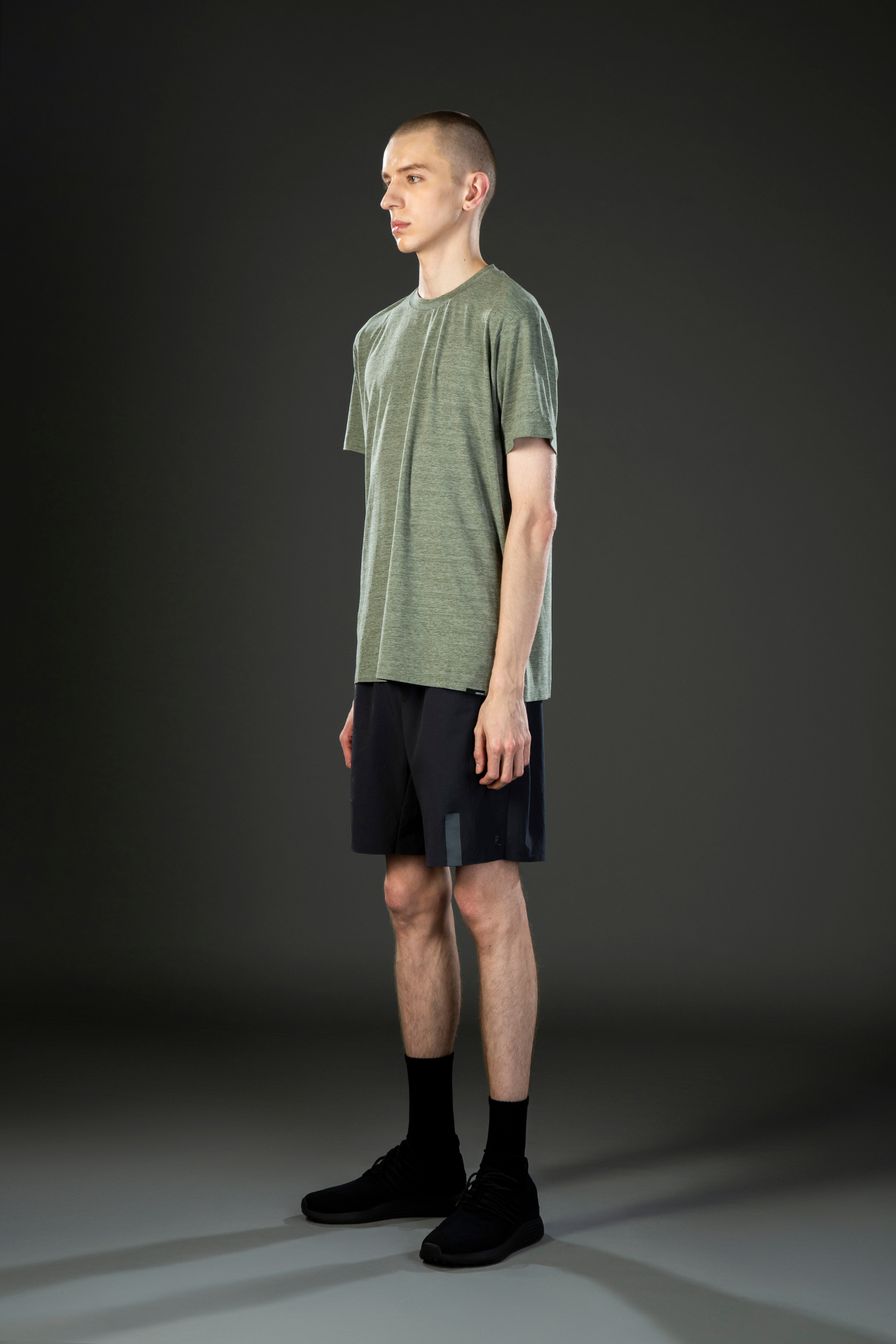02 / Tee